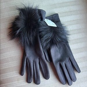 Elegant Gray Fur-Trimmed Gloves
